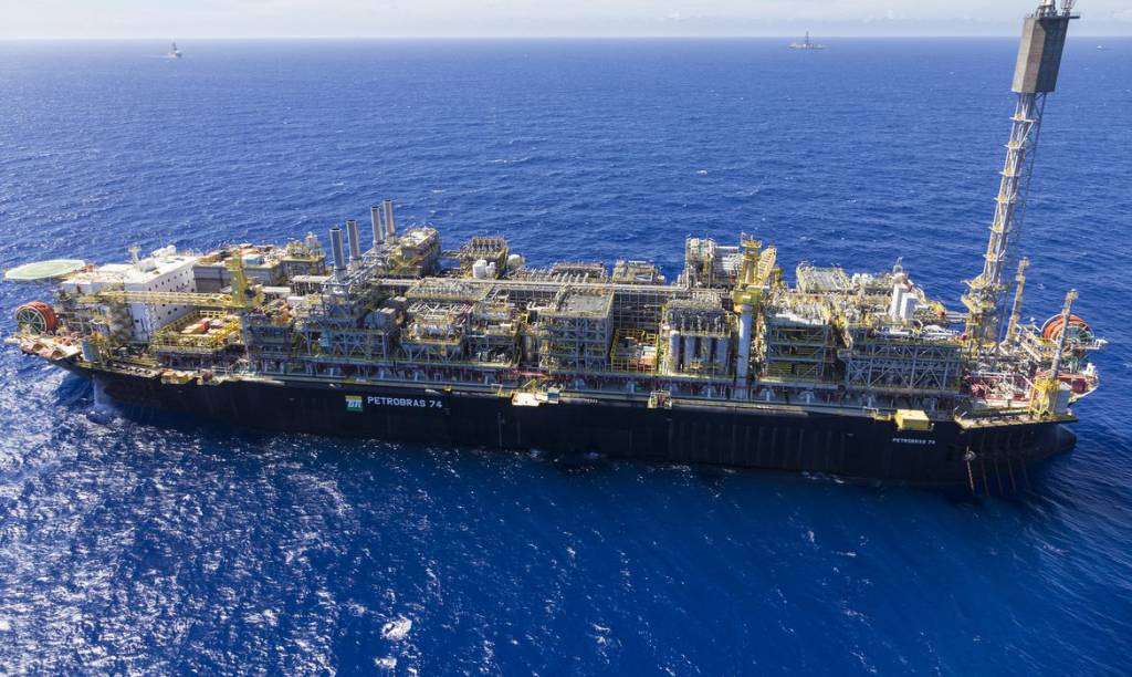 P-71: Navio produzirá até 150 mil barris de óleo na Bacia de Santos