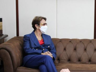 Ministra vai ao Irã negociar importação de ureia ao Brasil