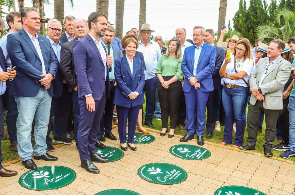 Tereza Cristina é homenageada na Calçada da Fama do Agro