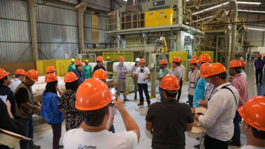 Empresários internacionais visitam produtores de algodão do Brasil