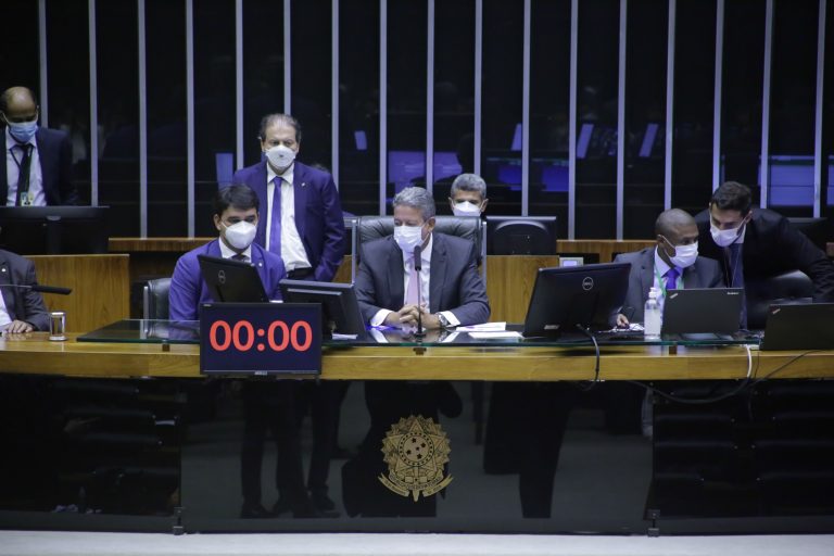 Câmara aprova projeto que altera regras de registro de defensivos agrícolas