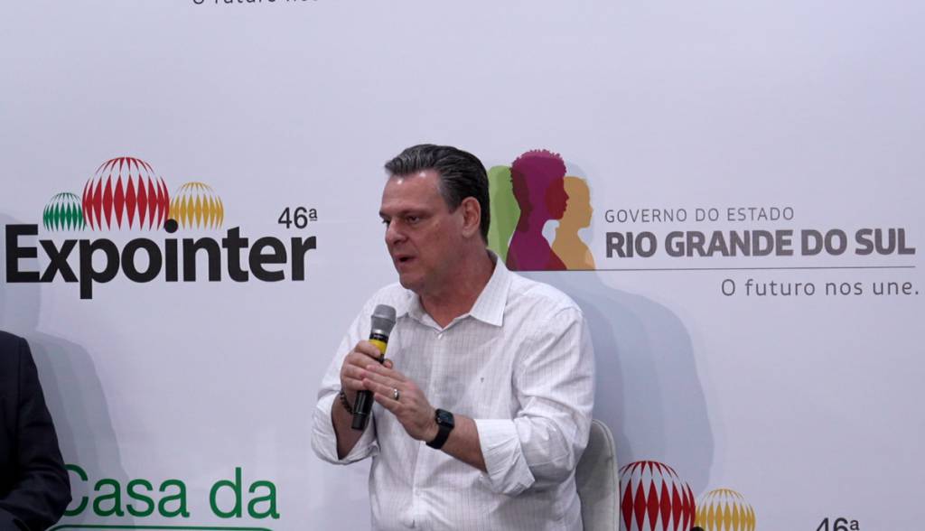 Ministro Carlos Fávaro sinaliza regionalização de plantio da soja 