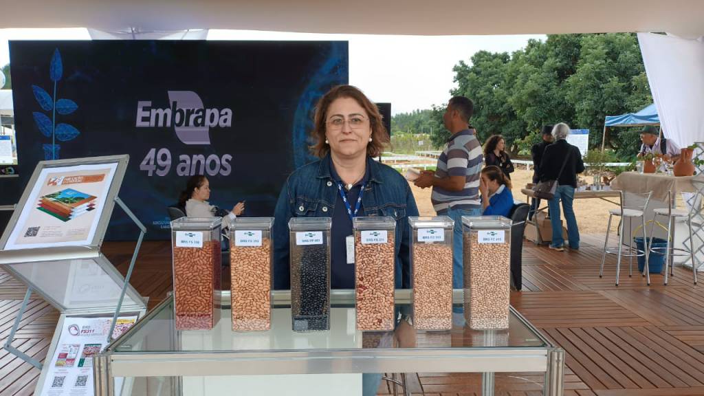 Embrapa apresenta cultivares de feijão em estande na AgroBrasília