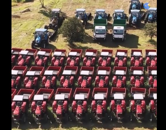 Agraer entrega maquinário a pequenos agricultores de MS