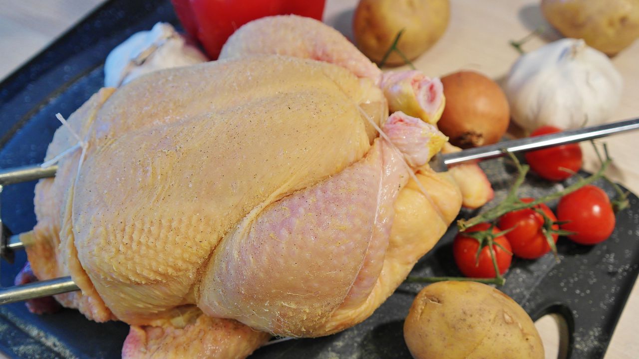 China aumenta importação de frango brasileiro