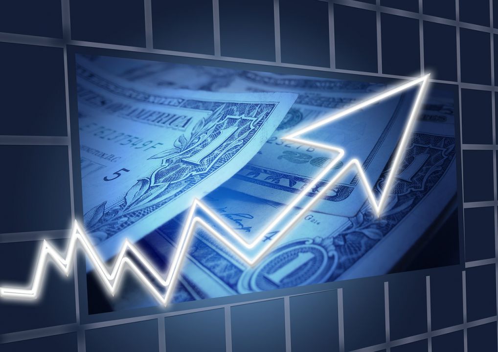 Dólar bate R$ 4 e mercados apresentam alta