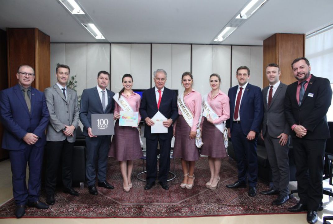 Organizadores da Festa Nacional do Vinho levam demanda ao Ministro Interino da Agricultura