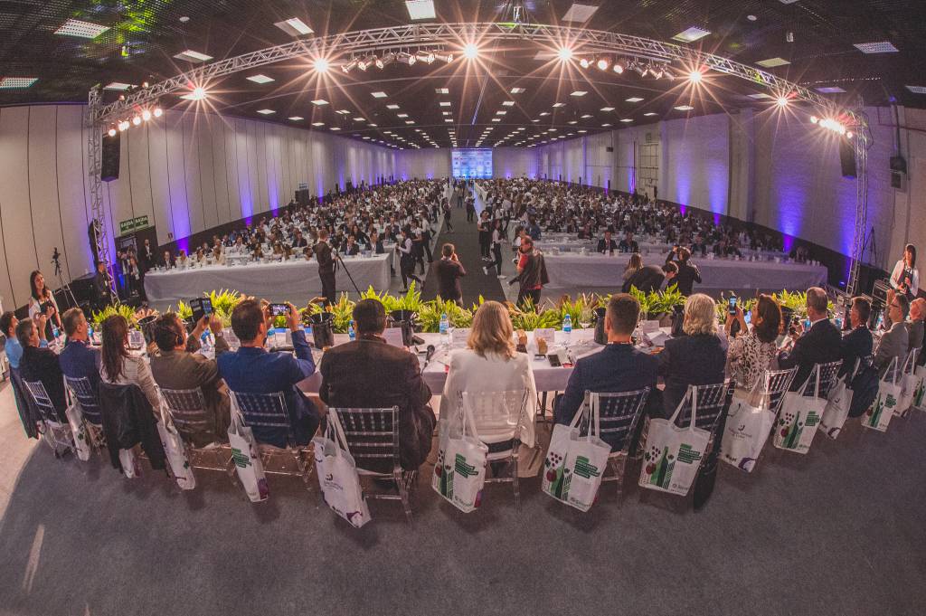 27ª Avaliação Nacional de Vinhos reúne apreciadores de oito países
