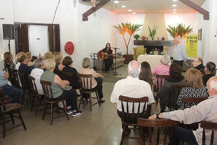 Espaço artístico busca valorizar a produção cultural dentro da Expofeira de Pelotas
