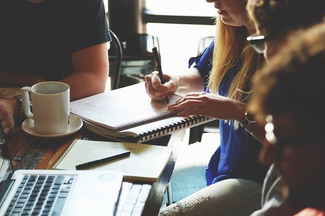 Pequenas e médias empresas geraram dez vezes mais empregos do que grandes empreendimentos