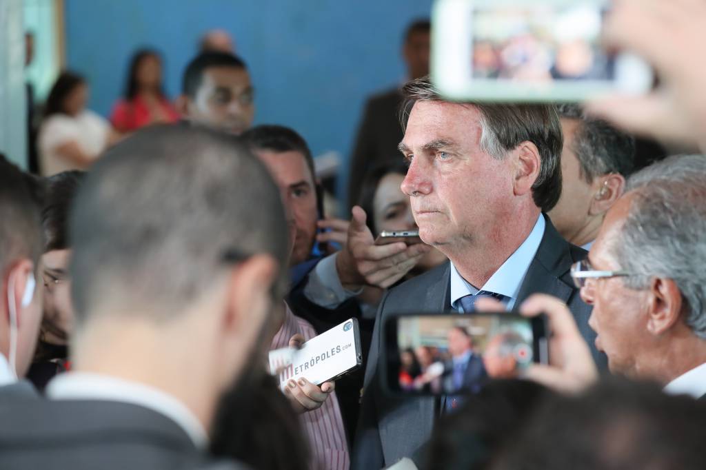 Bolsonaro apresenta proposta de cobrança do ICMS sobre combustíveis nas refinarias e não nos postos
