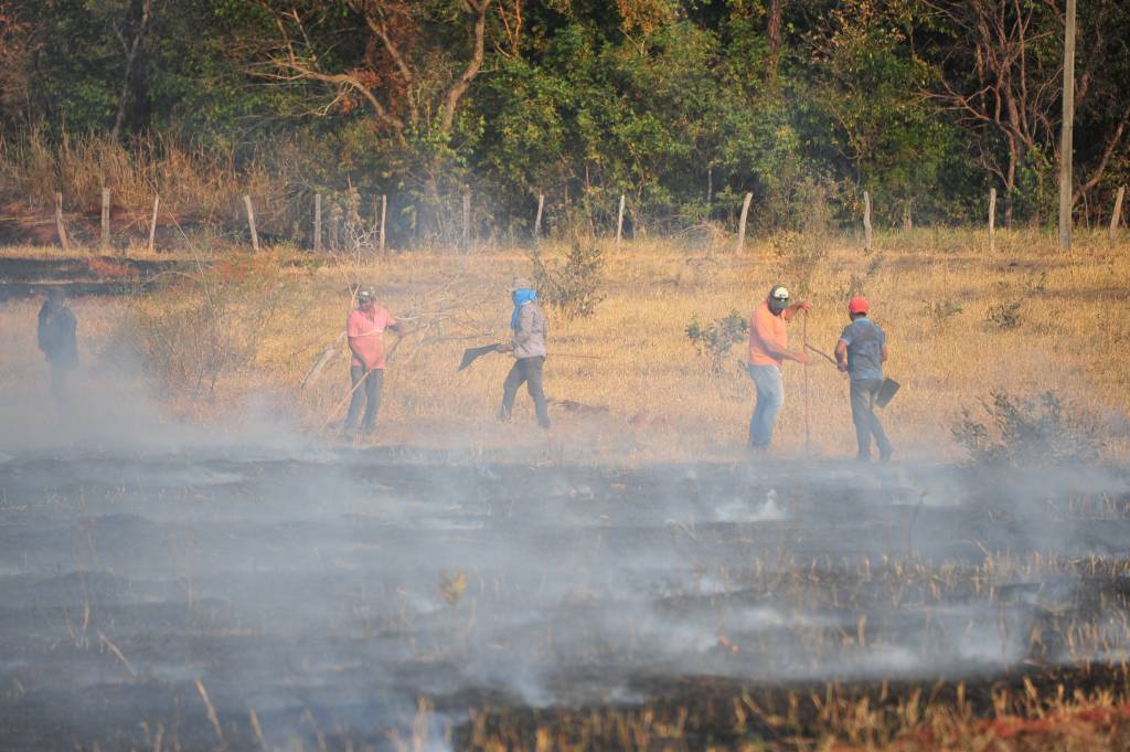 “Corumbá e Miranda respiram fumaça”