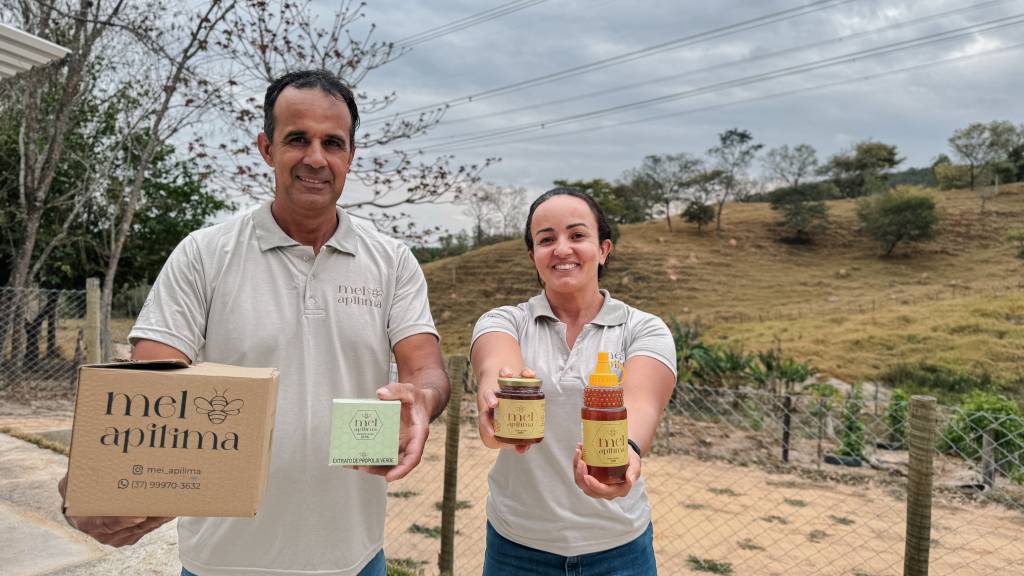 Com ATeG, produtor de mel comemora formalização