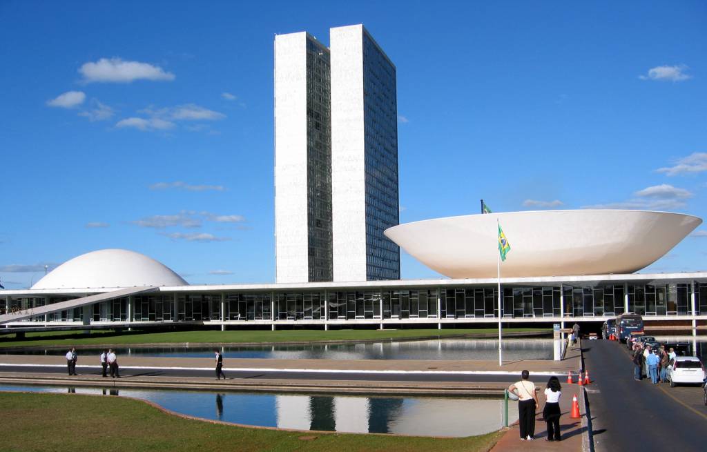 Projeto cria novo marco legal para agrotóxicos no Brasil