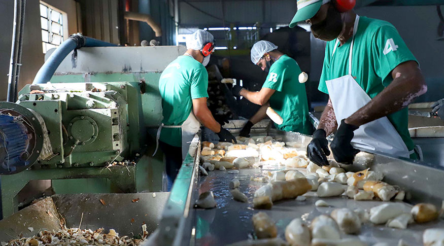 Produção industrial varia 0,1% em outubro 