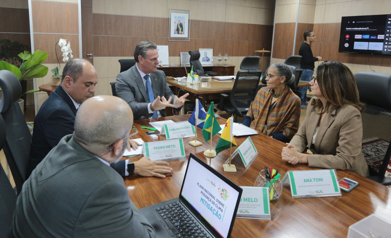 Ministros Carlos Fávaro e Marina Silva debatem plano de mitigação da emissão de carbono na agropecuária