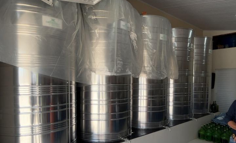 Mapa intensifica ações e apreende 75 mil litros de cachaça clandestina na região de Criciúma (SC)