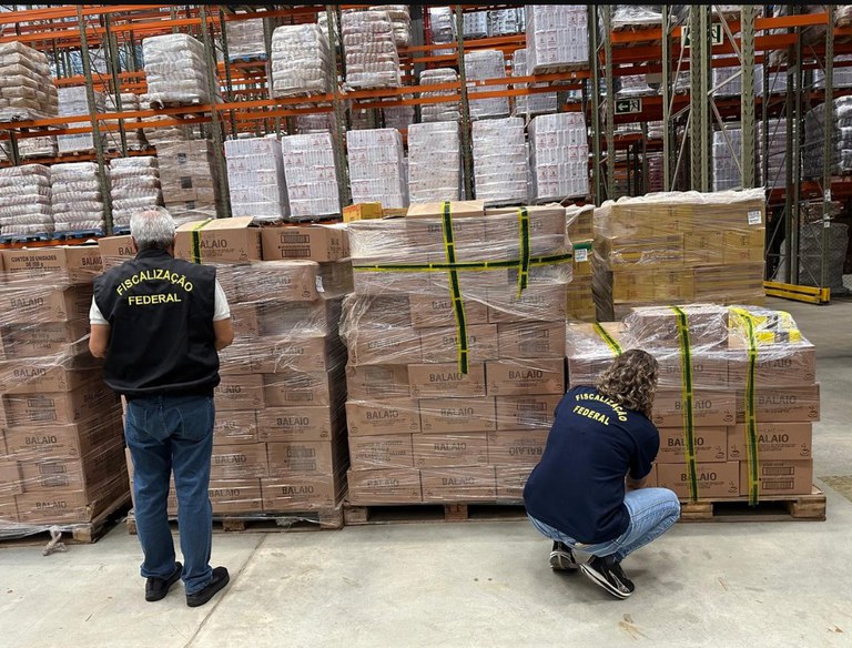 Ministério intensifica fiscalização e apreende 21 toneladas de café irregular em compra pública de Curitiba