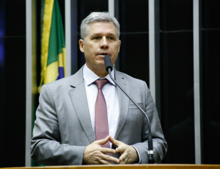 Ministro diz acreditar que tarifas dos EUA para carnes, frutas e café serão próximas a cair