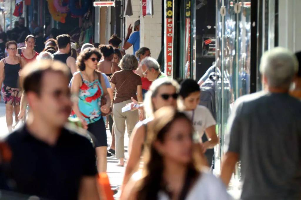 Vendas do varejo caem 0,4% em abril ante março, revela IBGE