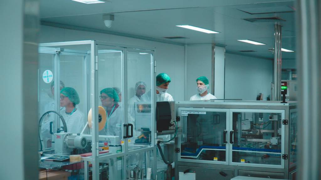 Faturamento da indústria cresce 6,5% no primeiro semestre, mas resultados recentes sinalizam desaceleração, alerta CNI