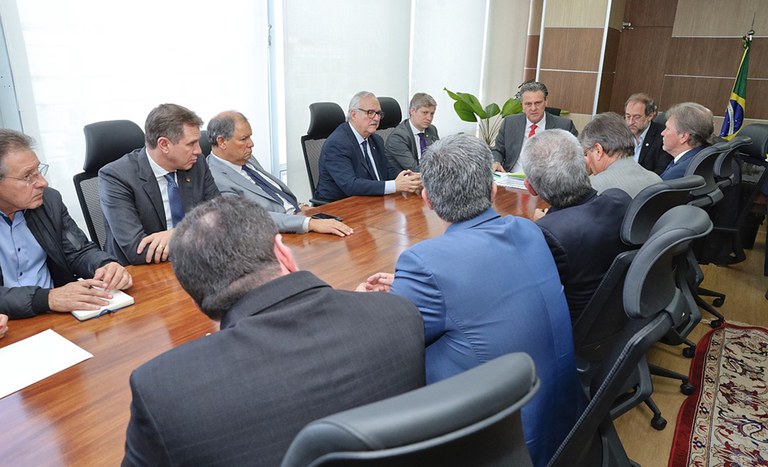 Governo Federal está empenhado em trabalhar em medidas de apoio aos produtores gaúchos, diz Fávaro