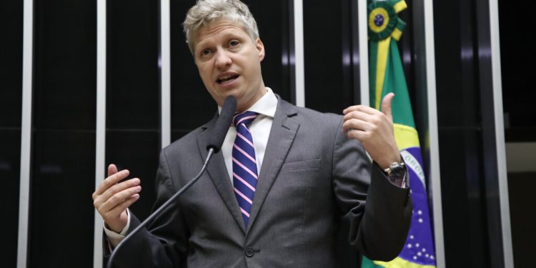 Parlamentares da FPA criticam aumento de impostos e cobram ações do governo em defesa do agro