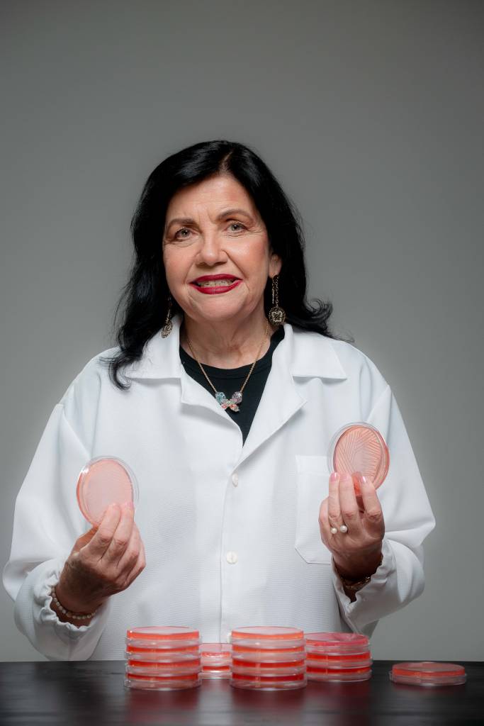 Mariangela Hungria recebe medalha por contribuição à agricultura sustentável