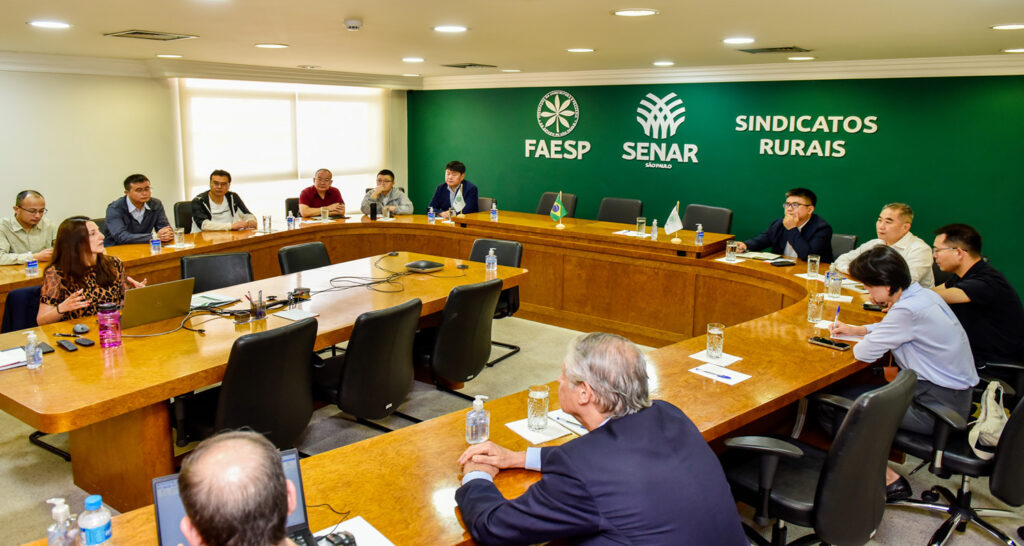 Faesp apresenta agricultura irrigada no Brasil à comitiva chinesa