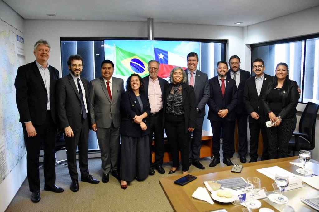 Fiems sedia reunião bilateral entre Brasil e Chile sobre Rota Bioceânica