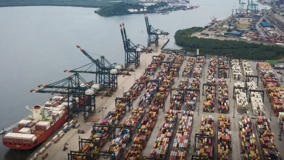 Tarifaço sobre parte de exportações brasileiras entra em vigor hoje