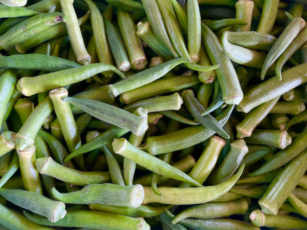 Com boa oferta, preço da quiabo cai 10%, mas maracujá sobe na CEASA/MS