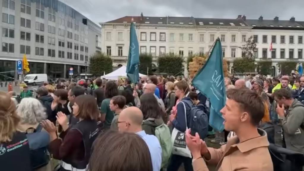 Agricultores bloqueiam ruas em Bruxelas em protesto contra acordo UE-Mercosul