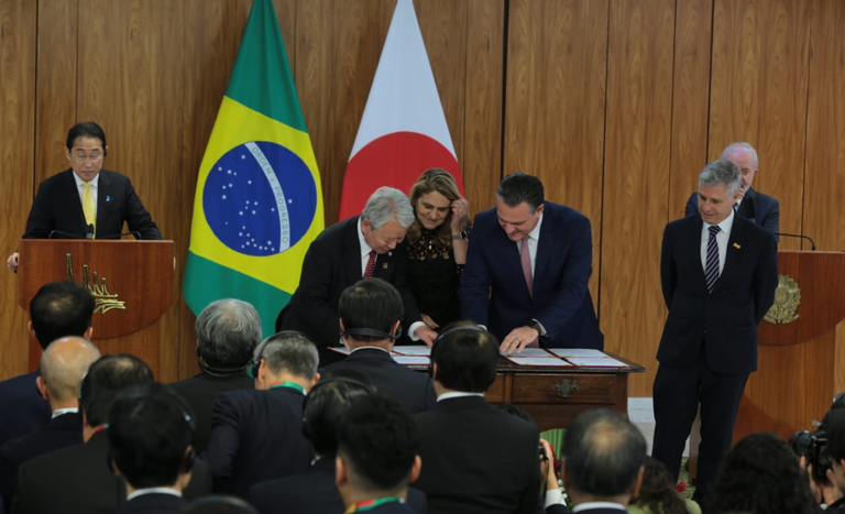Brasil e Japão assinam memorando de cooperação para recuperação de áreas degradadas