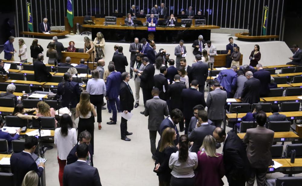 Câmara aprova relatório da MP do Licenciamento Ambiental e texto segue para decisão final no Senado