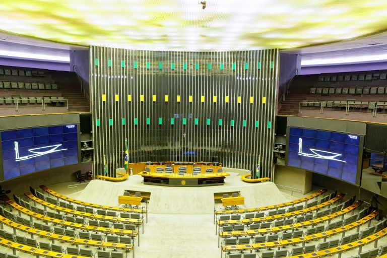 IOF não se presta à finalidade de fazer política monetária, diz Galípolo na Câmara