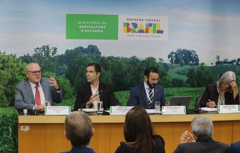Cenários e perspectivas da soja são debatidos em Brasília