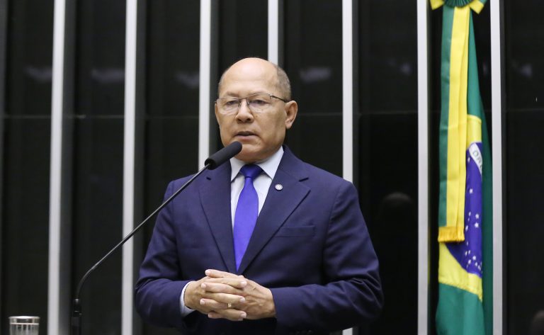 Deputados derrubam decreto do governo que elevava o IOF