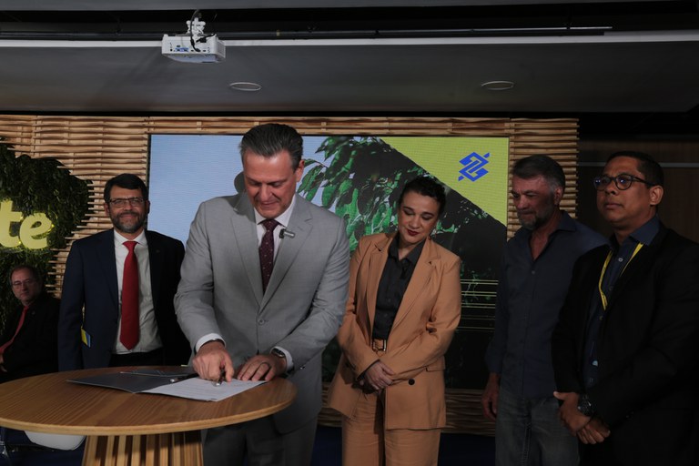 Ministro Fávaro participa do lançamento do Plano Safra do Banco do Brasil