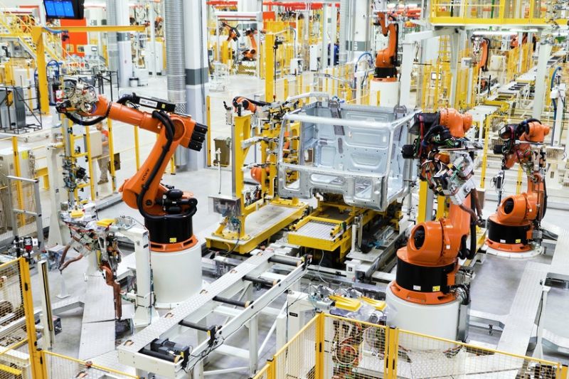 Produção industrial sobe em 11 dos 18 locais pesquisados em março ante março de 2024, diz IBGE
