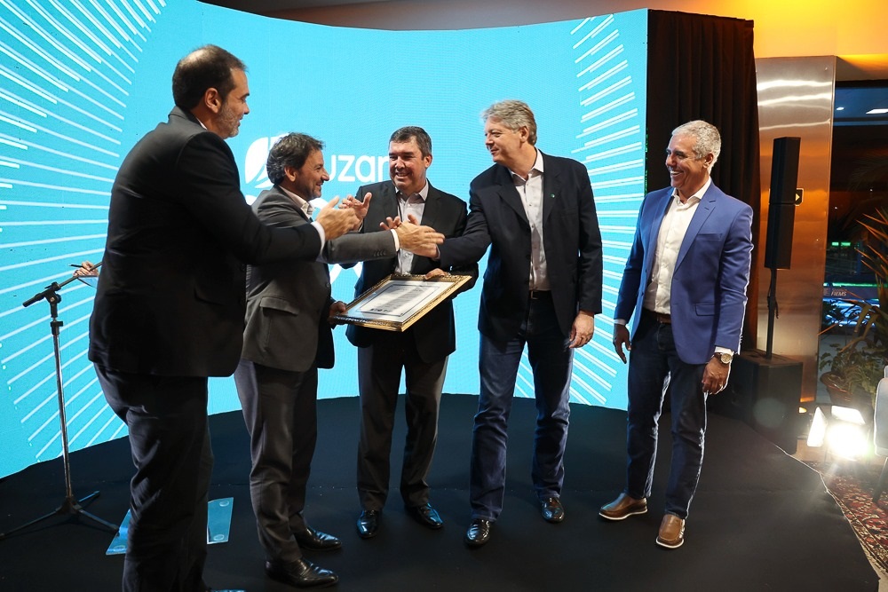 Governo de MS entrega licença de operação da fábrica da Suzano