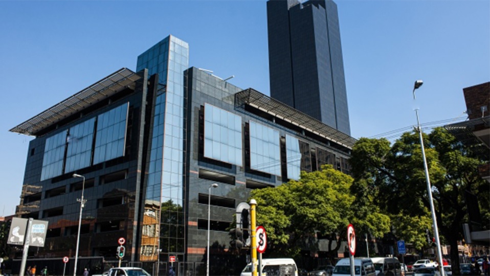 Banco Central da África do Sul mantém juros em 7% diante de riscos com petróleo e Oriente Médio