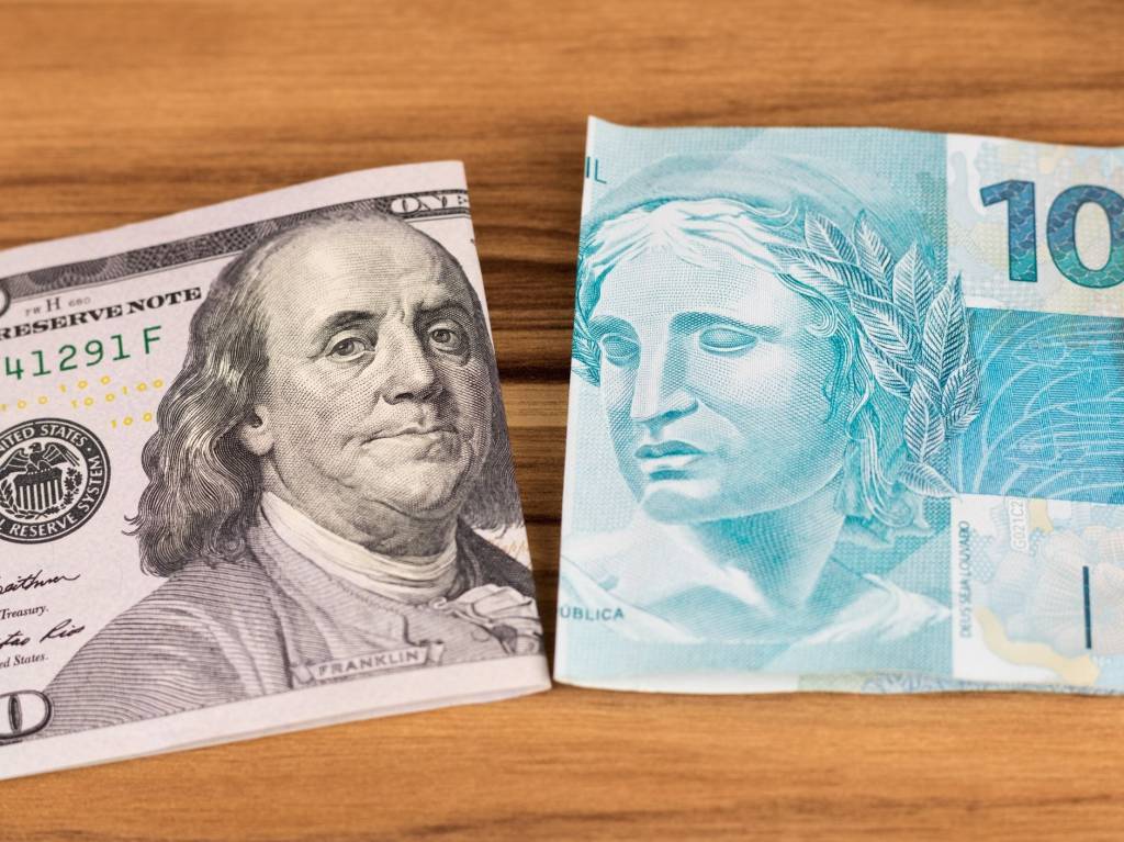 Dólar sobe e volta ao patamar de R$ 5,14 com foco no Fed e no cenário internacional