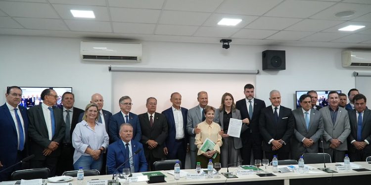 Setor produtivo entrega à Coalizão de Frentes manifesto pela modernização da jornada de trabalho no Brasil