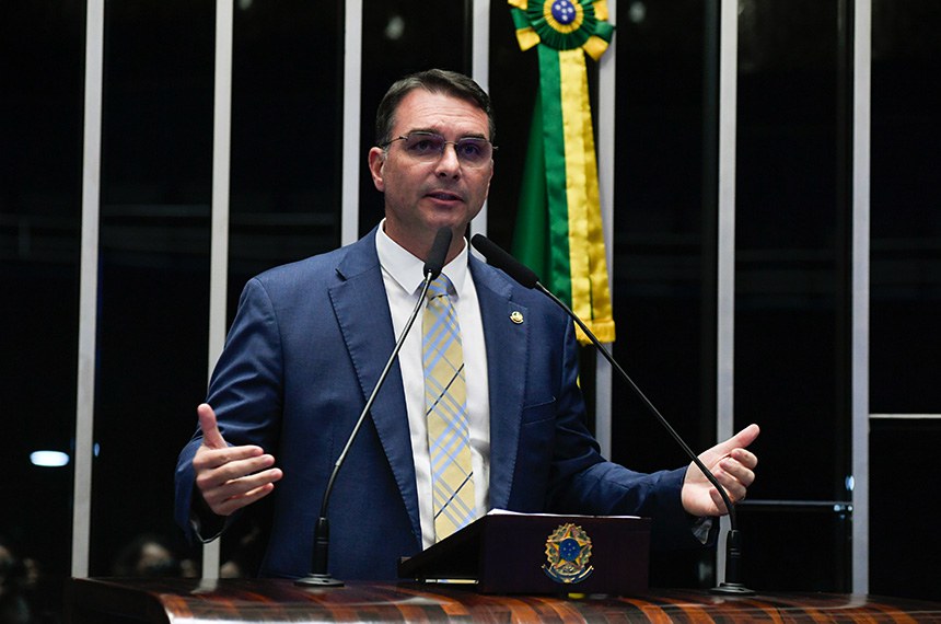 Flávio Bolsonaro participa de audiência nos EUA sobre tarifas de Trump contra o Brasil