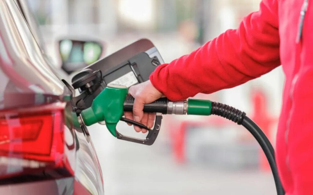 Preço do etanol cai em 18 Estados, sobe em 5 e no DF e fica estável em 3 na semana, afirma ANP