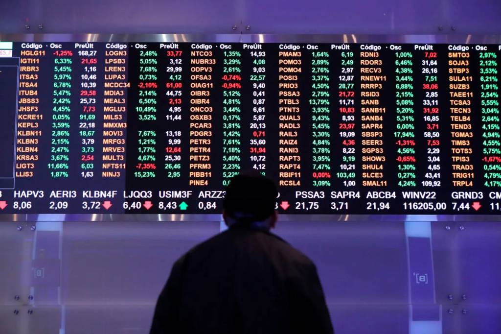 Juros futuros sobem com preocupações fiscais e expectativa por decisão dos EUA sobre tarifas