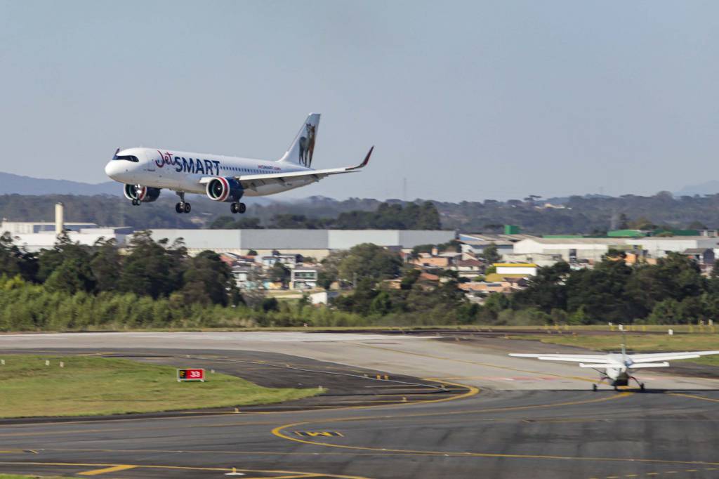 FGV: educação, passagem aérea e alimentos aceleram inflação ao consumidor no IGP-10 de janeiro