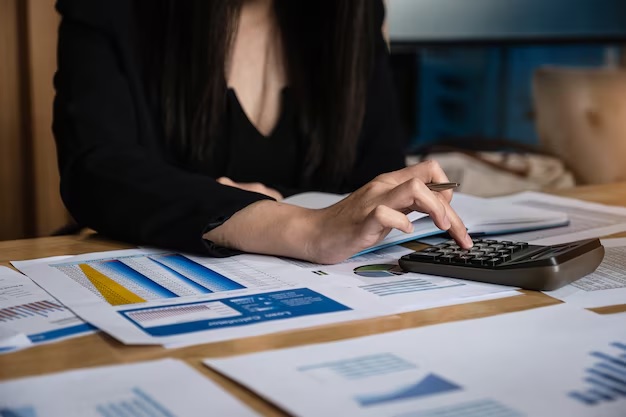 Confiança do consumidor fica estável em junho, mas pessimismo com o futuro cresce
