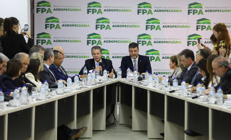Ministro André de Paula participa de reunião da FPA e reforça diálogo com o setor agropecuário